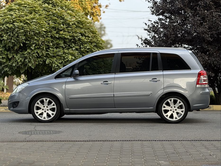 Opel Zafira A/T 1.8л
