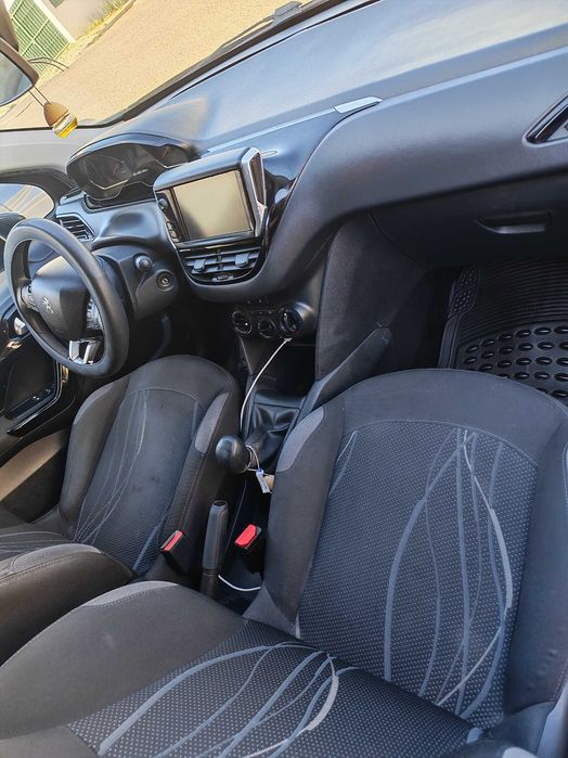 Peugeot 208 1.4 HDi Active | 2015 | 107.664 km | 68 cv | Nacional — photo 3