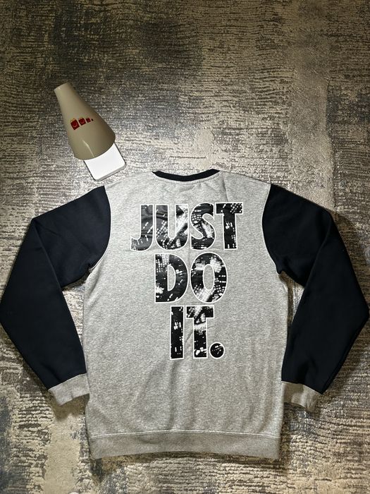 Кофта Nike з надписами на спині