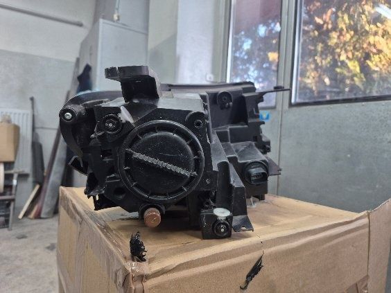 Lefrektor lewy Jeep Compass 2019 r.