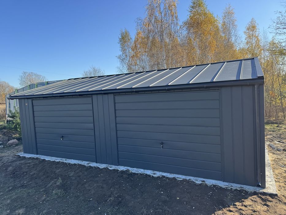 Garaz blaszany z dachem na rąbek