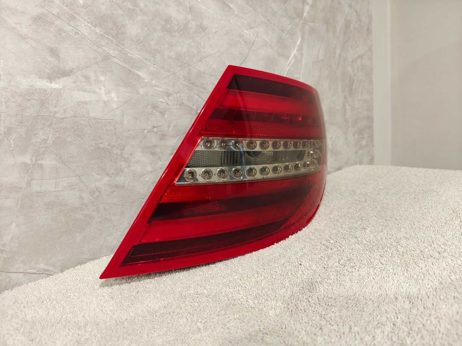 Lampa Prawy Tył Mercedes Klasa C W204 Sedan EUROPA
