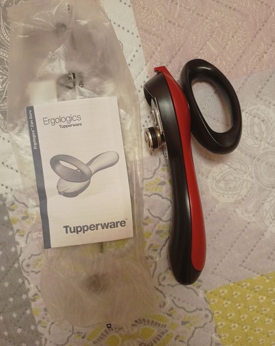 Консервний ніж Tupperware