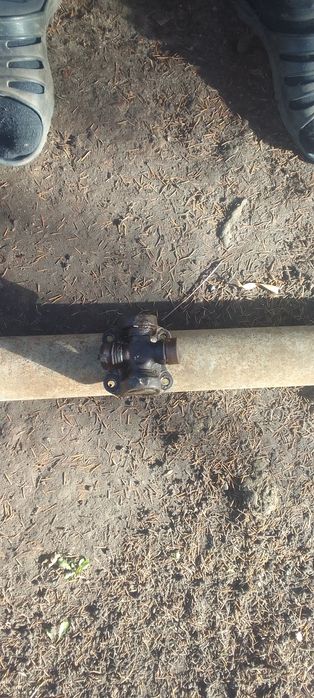 Карданний вал и задня вілка