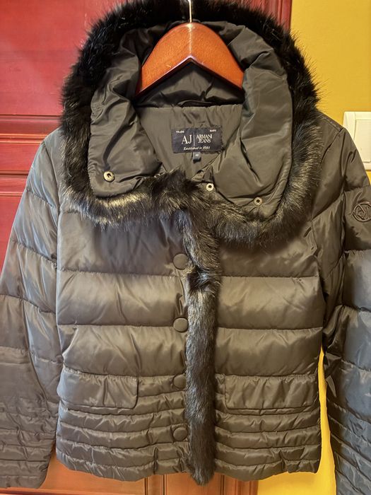 Жіноча чорна куртка Armani Jeans з обробкою зі штучного хутра