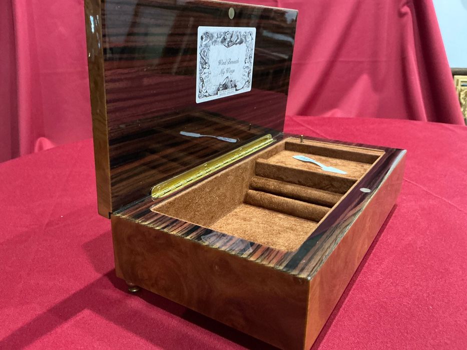 Caixa joias musical 24x13 cm mais anúncios abaixo