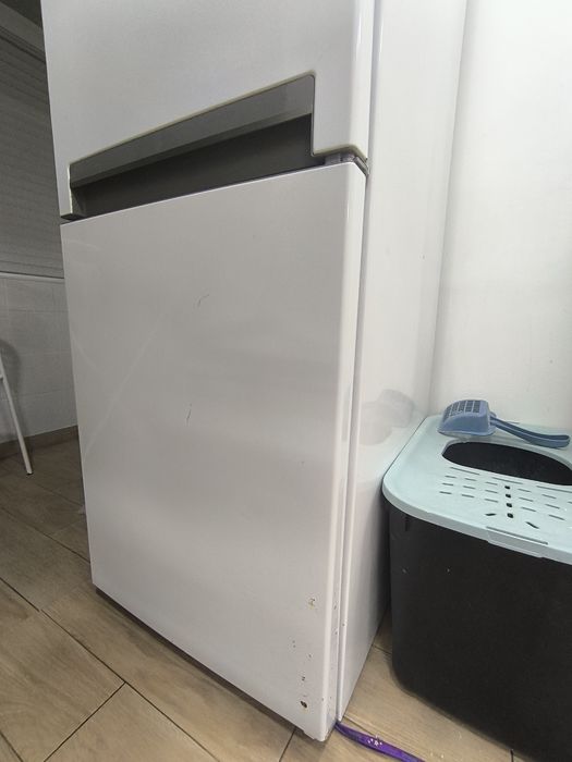 Maquina de lavar e frigorífico