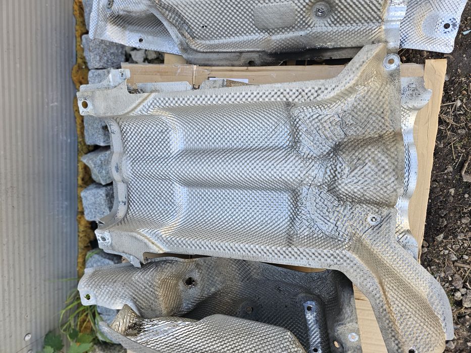 Bmw m3  e90 e92 e93 m3 s65b40 v8  osłona  termiczna komplet osłon  ter