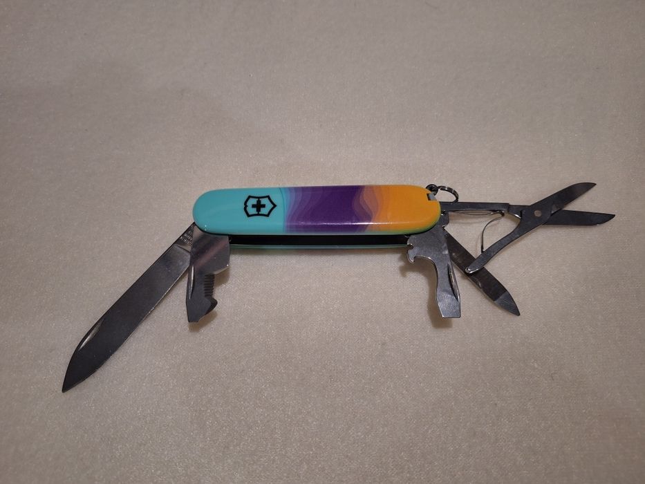 Ніж VICTORINOX  Companion "Sydney Style"