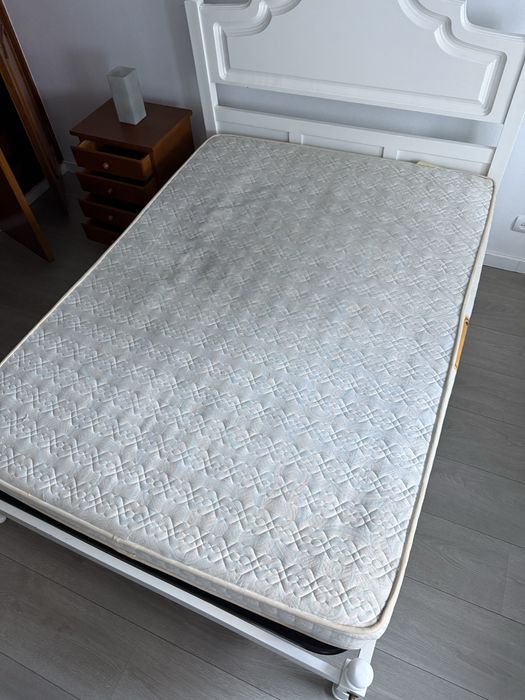 Cama de casal + estrado + colchão