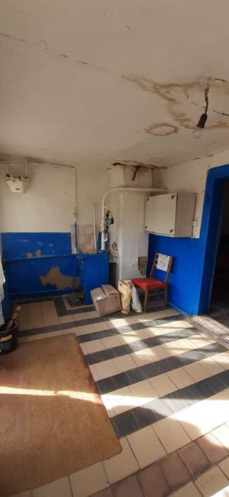 Продам 23 сот. с.Забір´я 2-га лінія від озера, всі комунікації ,  хата