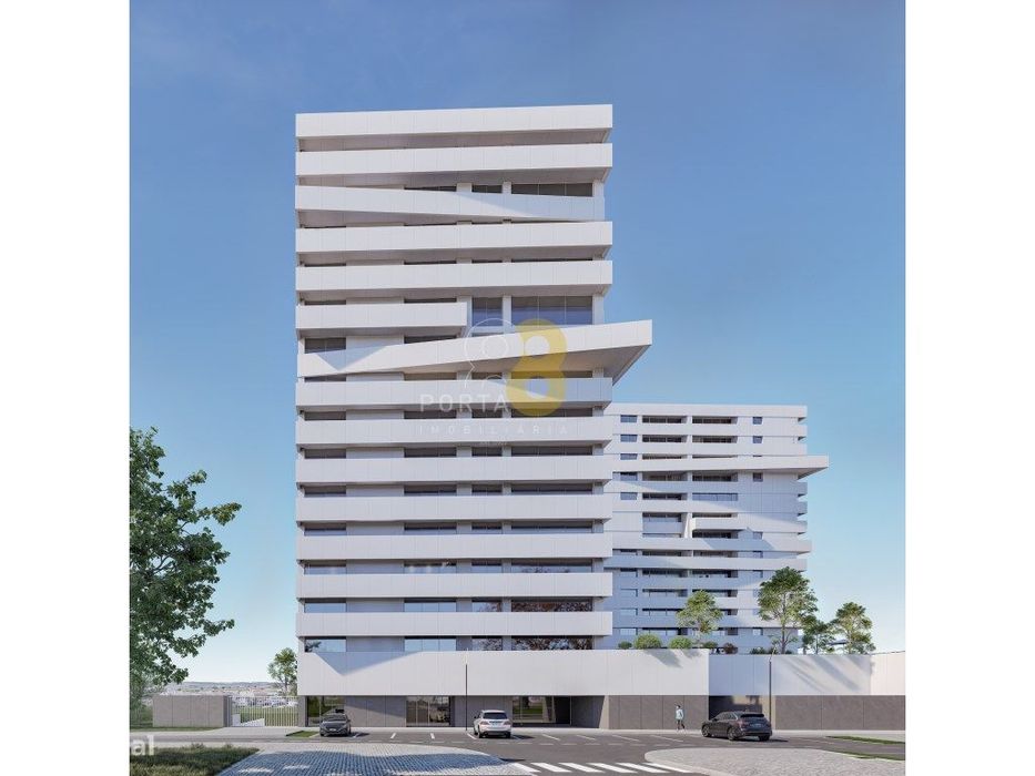 T4 Novo com Varandas, Garagem e Vistas Desafogadas - Requesende