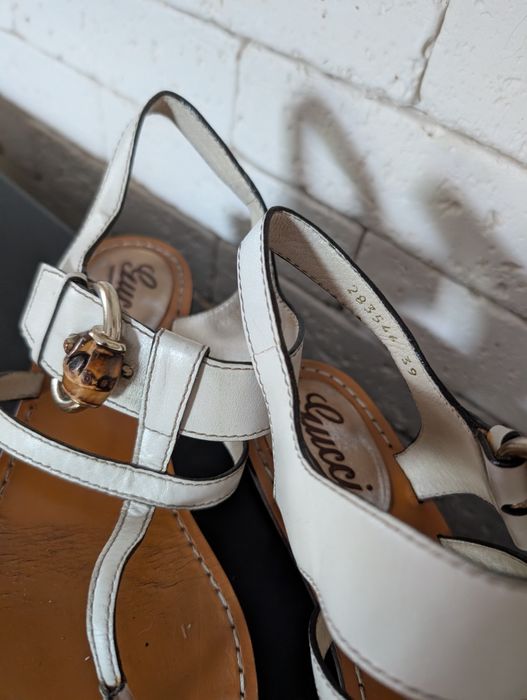 Оригінал! Жіночі шкіряні сандалі Gucci Gwen Leather Bamboo Buckle Sandals. 39 розмір