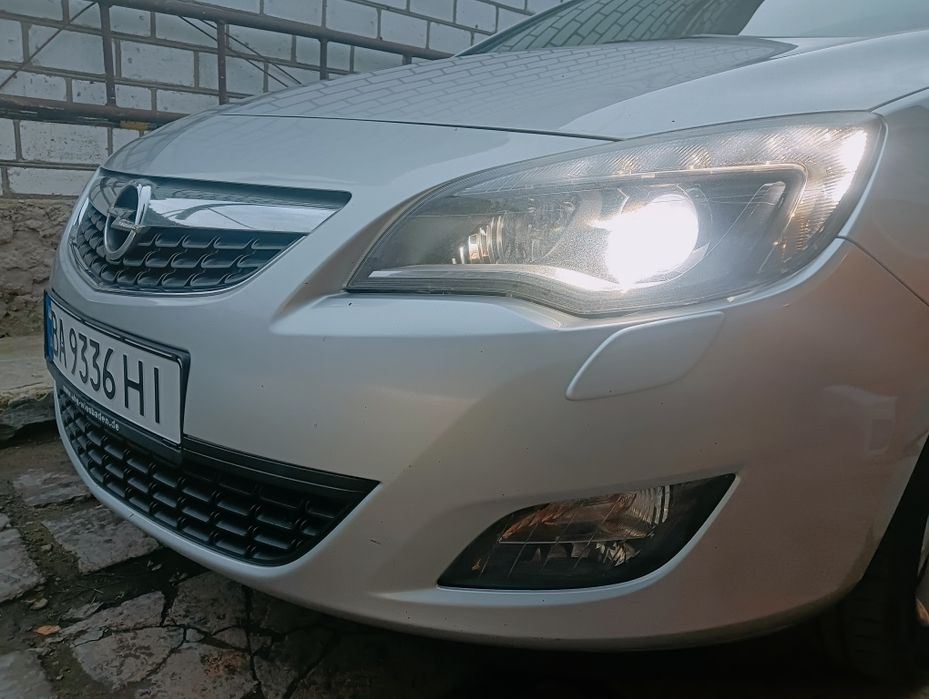 Опель Астра j.2011рік