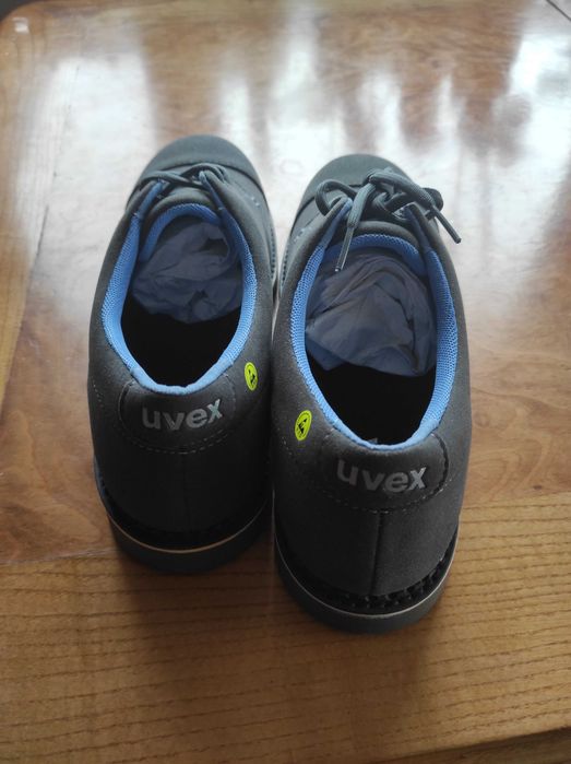 Buty robocze Uvex r. 43 nowe