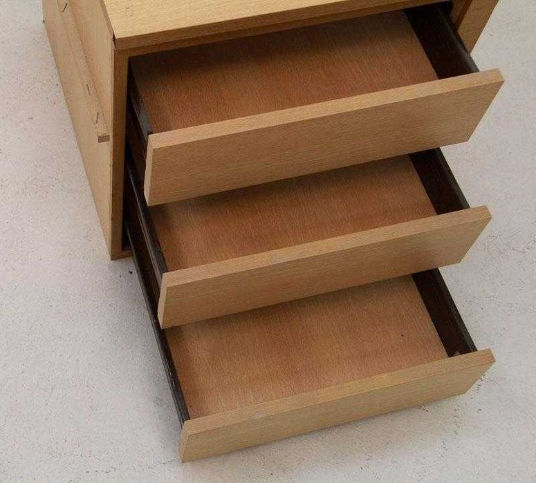 Mesas cabeceira em madeira