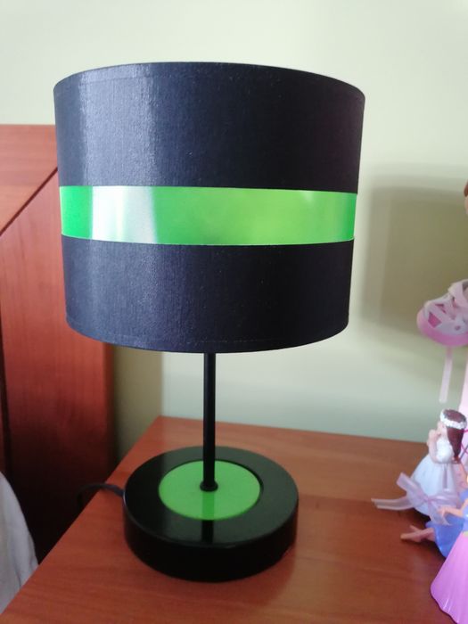 Candeeiros de teto e de mesinha de cabeceira