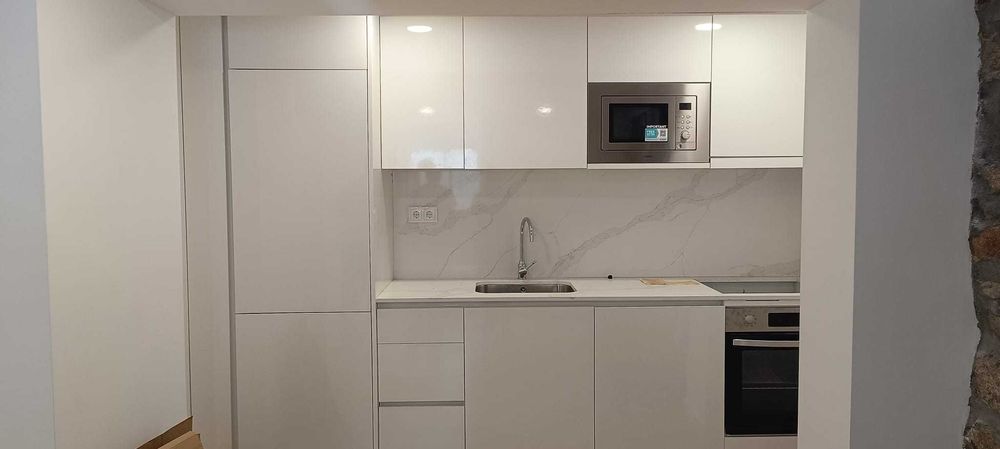 Cozinha Completa com Bancada em Silestone e Eletrodomesticos Incluidos (Nova, Nunca usada)