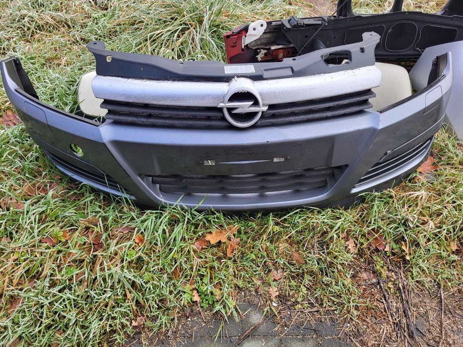 Zderzak przedni ksenon Opel Astra w kolor