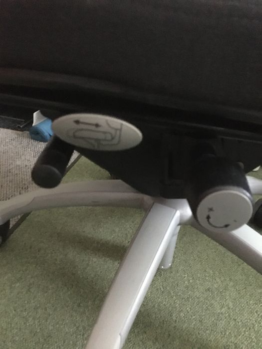 Krzeslo biurowe RH na kółkach