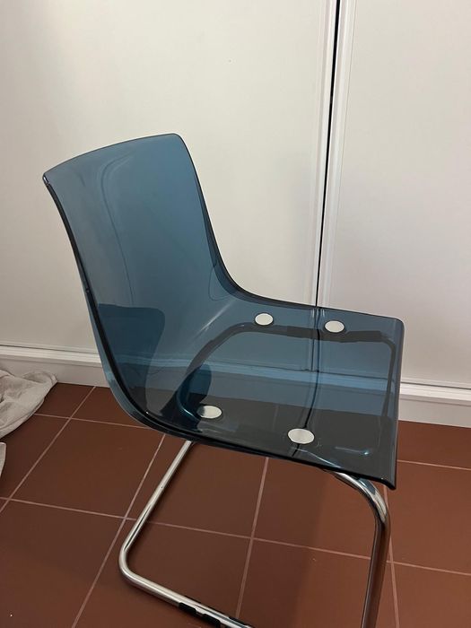 Cadeira azul IKEA