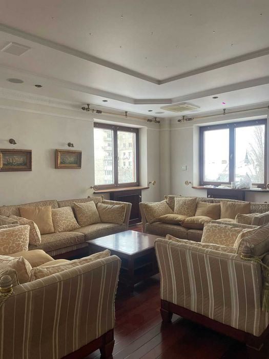 Ексклюзивний комлект м'який меблів у класичному стилі