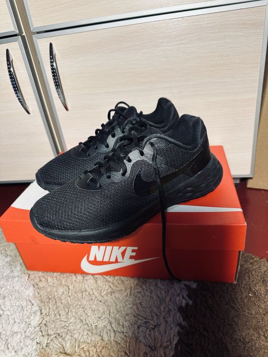 Кроссовки Nike Revolution размер 40