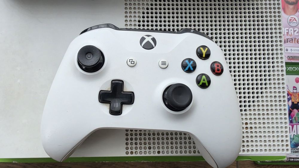 Konsola Xbox One S 1TB + Kinect + Pad + 2 Gry (Fifa 20, Just Dance 2019) – Zestaw!