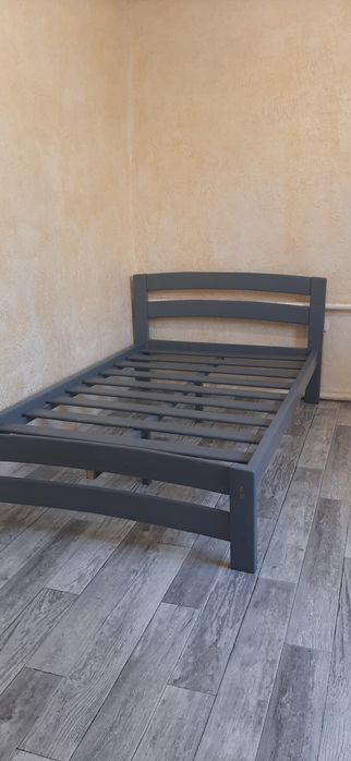 Одномесная деревянная кровать