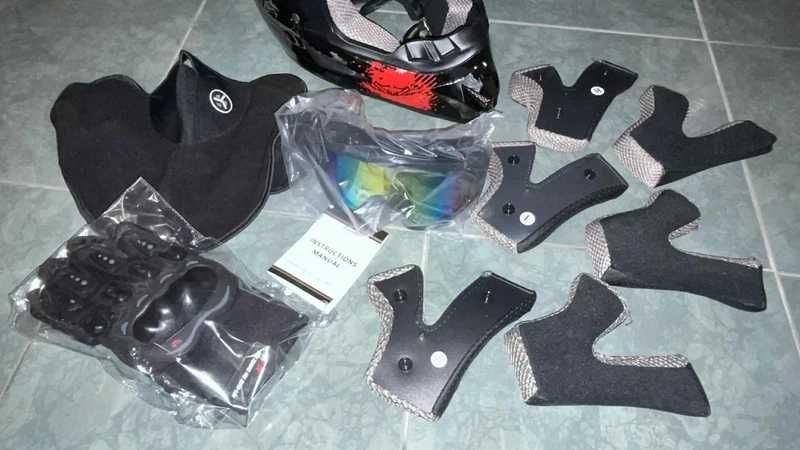 kask motocrossowy z akcesoriami