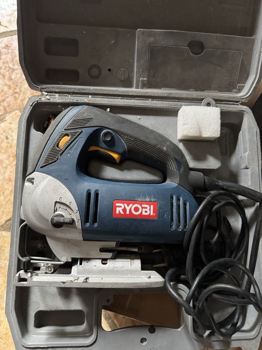 Lixadora elétrica vibratória Ryobi