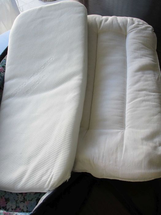 Alcofa berço p/ bebé 74cm x 35 cm, azul escuro, c/ alças e 2 colchões