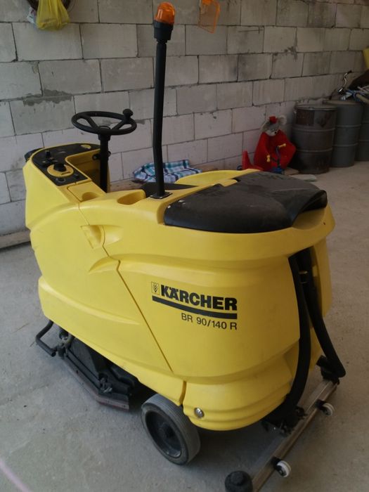 підлогомиюча машина поломоечная  машина  HAKO B 45CL. KARCHER BR90/14