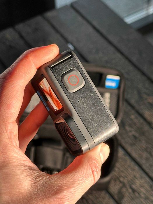 Екшн-камера GoPro Hero 10 з кріпленням на шолом