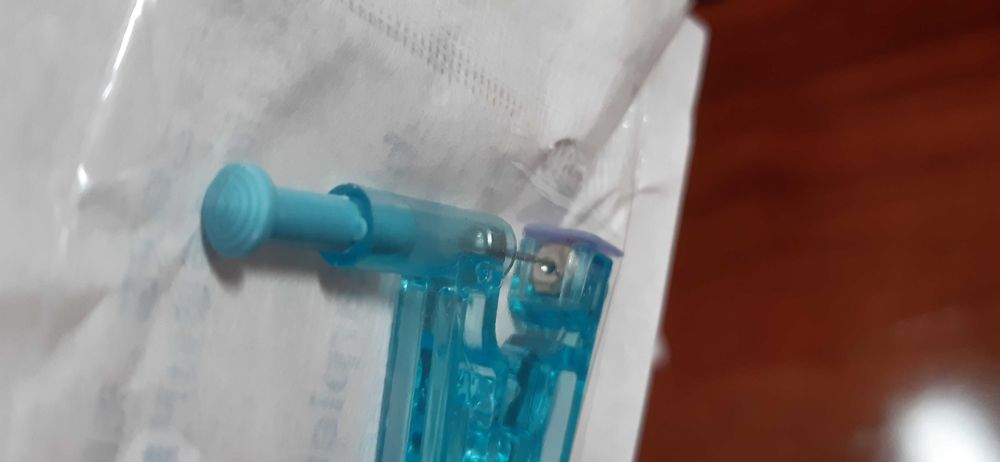 Одноразовый стерильный инструмент для прокола ушей без воспаления