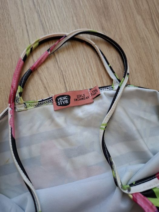 Young Style Biedronka kostium kąpielowy jednoczęściowy rozmiar 134 140