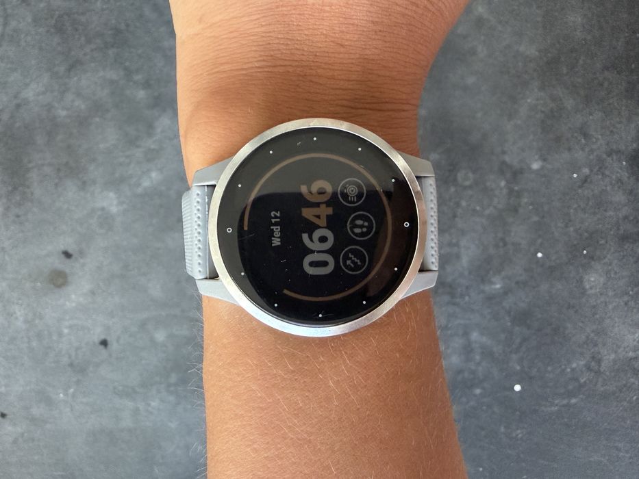 Garmin Vivoactive 4S Cinza