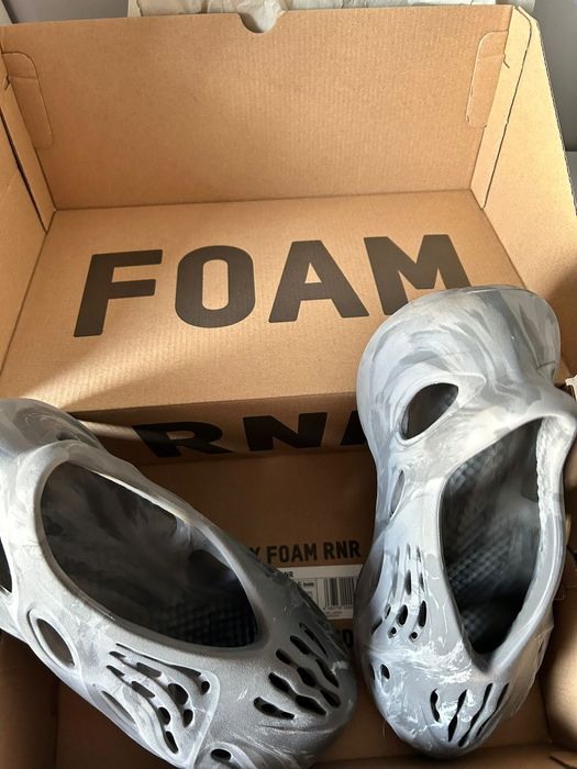 Yeezy foam rnnr MX granite 44 2/3