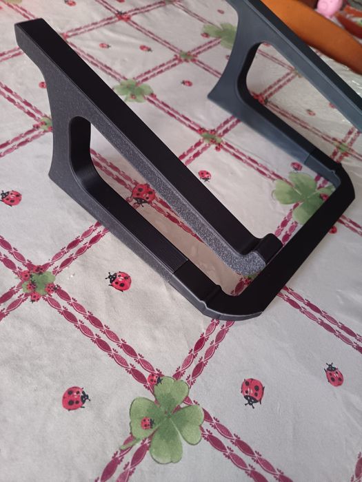 Suporte plástico duro para portátil cor preto + oferta brindes