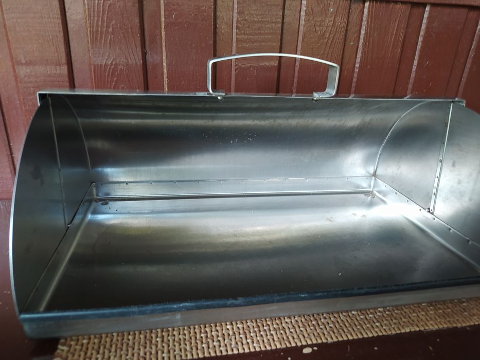 Chlebak .Pojemnik na pieczywo w kolorze srebrnym INOX.