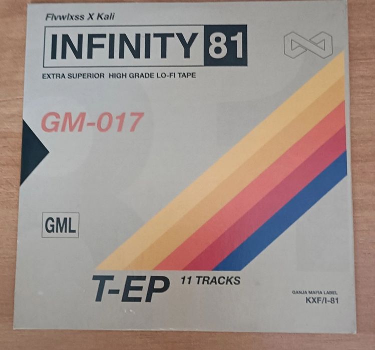 Infiniti 81. 
Album CD 
Stan EX