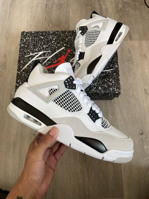 Air Jordan 4 Military Black