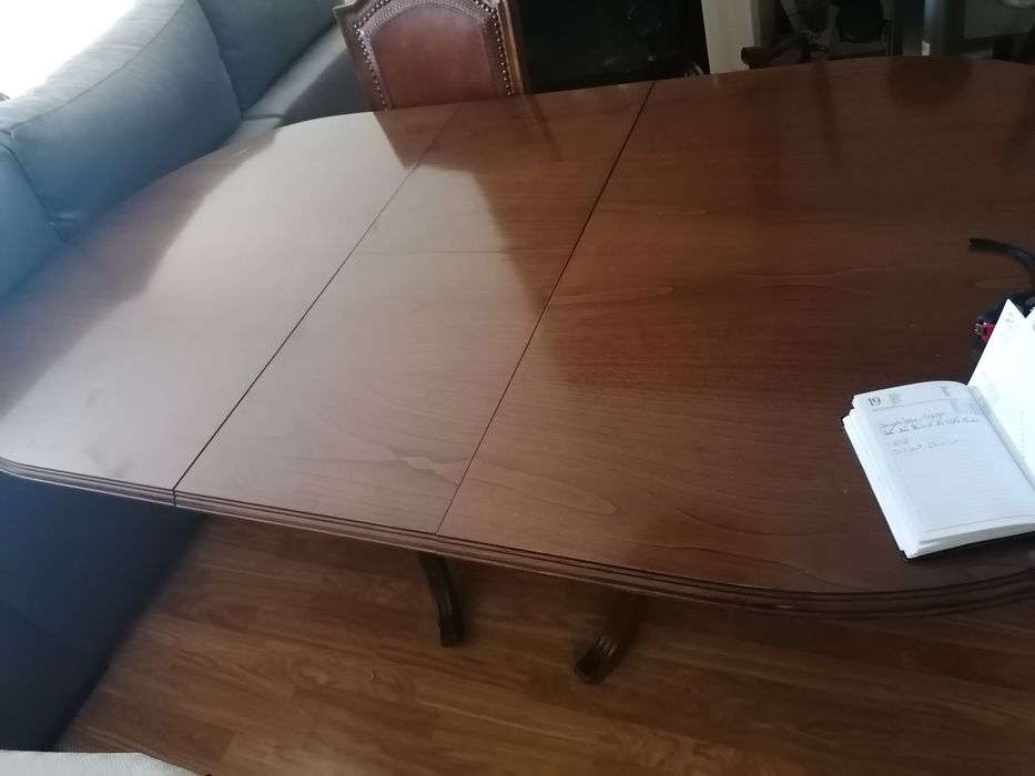 Mesa extensível de madeira