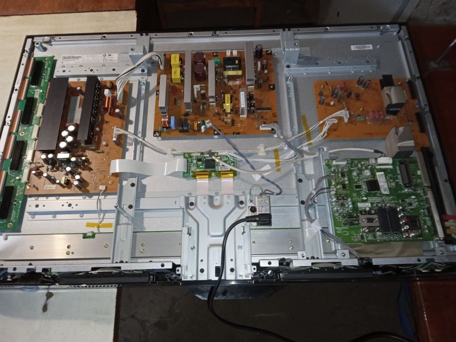 Продається плазма LG 42PQ6000,42 дюйми на запчасти.