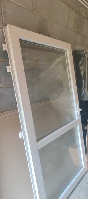 Drzwi zewnętrzne, plastikowe, podwójna szyba