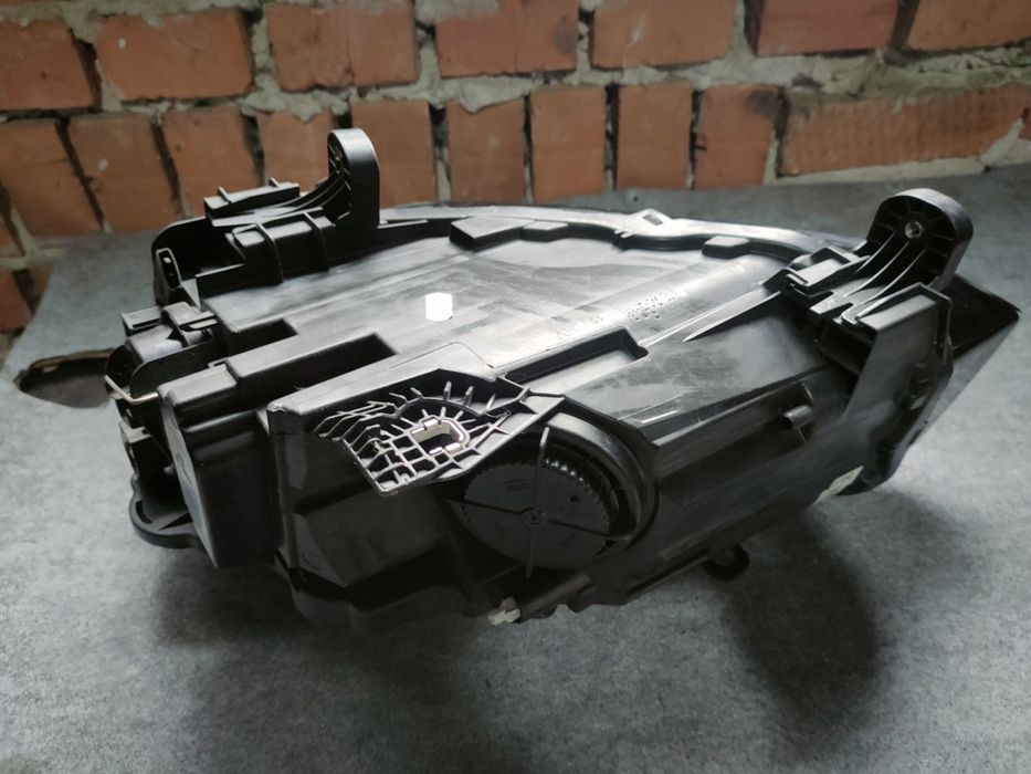 Фара передня Ауді Q2