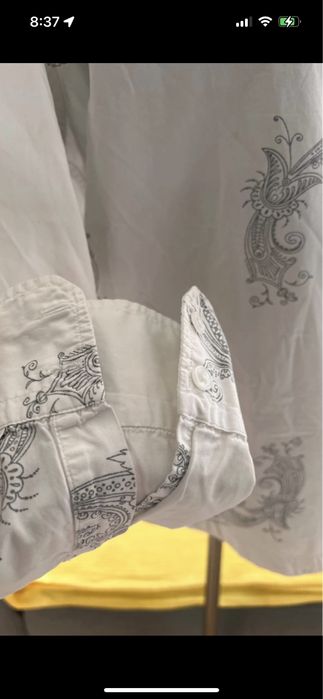 Koszula guess L oversize z printem  materiał bawełna  ma małe plamki w