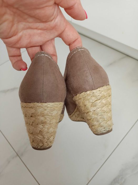 Damskie buty na koturnie r. 36