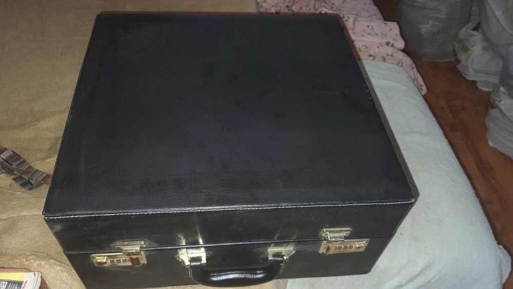 Продам чемодан дипломат