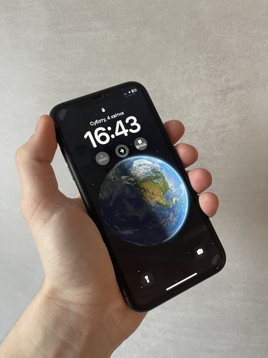 Продам свій IPhone 11 black в дуже гарному стані